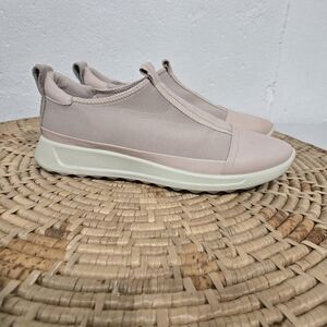 Ecco Flexure Runner Pale Pink Sneaker Loafer 9